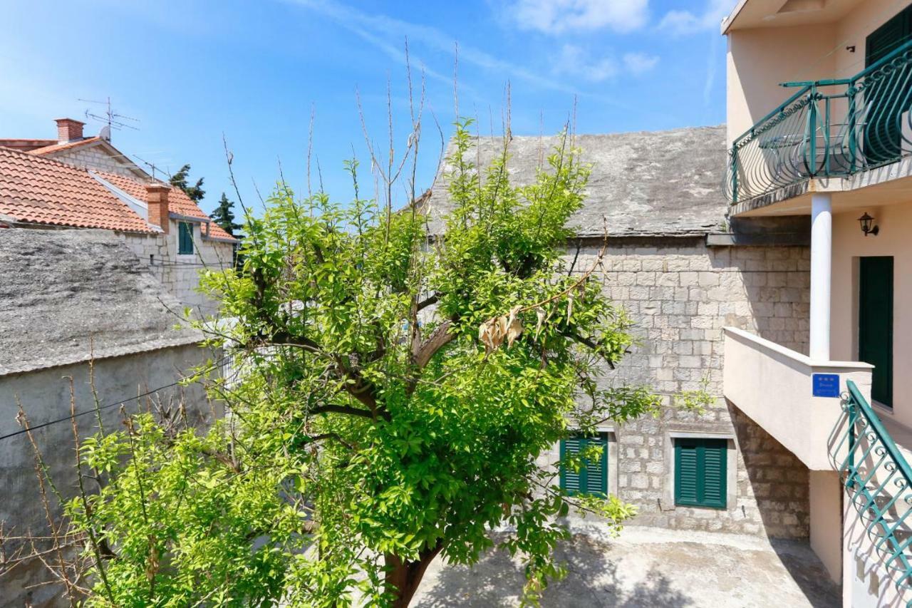 Appartement And Stone House